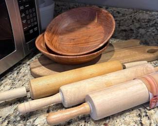 068 cratebarrelacaciawoodbowlsset3woo