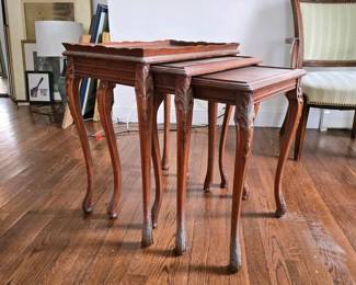 043 vintage3piecewoodnestingtablesfren