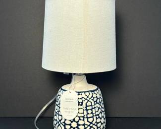 169 thresholdceramictablelampnew