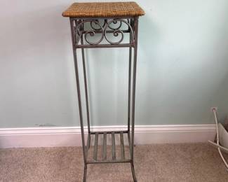 093 metalwickerplantstand