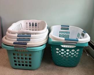 089 lotof7plasticlaundrybasketssterili