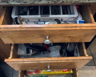 156 4drawerkitchengadgetlot