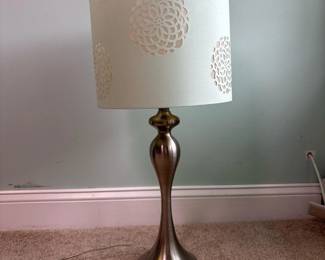 094 metaltablelampwithfloralcutoutdrum