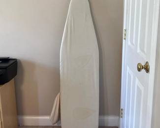 237 adjustableheightironingboardwithste