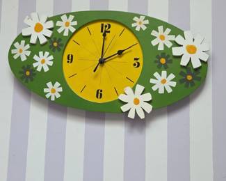 Retro Daisy Wall Clock
