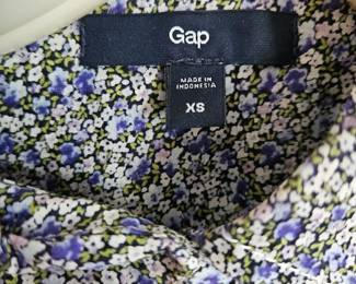 Gap Floral Print ButtonUp Shirt second image