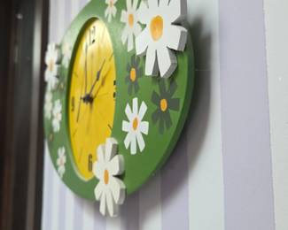 Retro Daisy Wall Clock second image