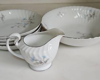 Amcrest Thistledown Serving Bowls and Creamer Set, piece set