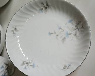 Amcrest Thistledown Serving Bowls and Creamer Set, piece set second image