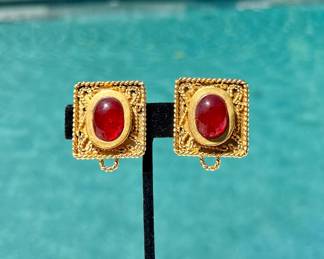 Vintage Chanel Gripoix Clip Earrings~$795