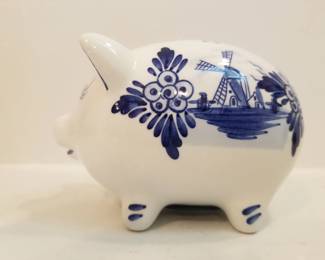 Delft blue handpainted piggy bank