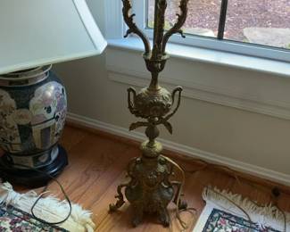 Vintage Floral Stained Glass Table Lamp