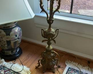 Vintage Floral Stained Glass Table Lamp