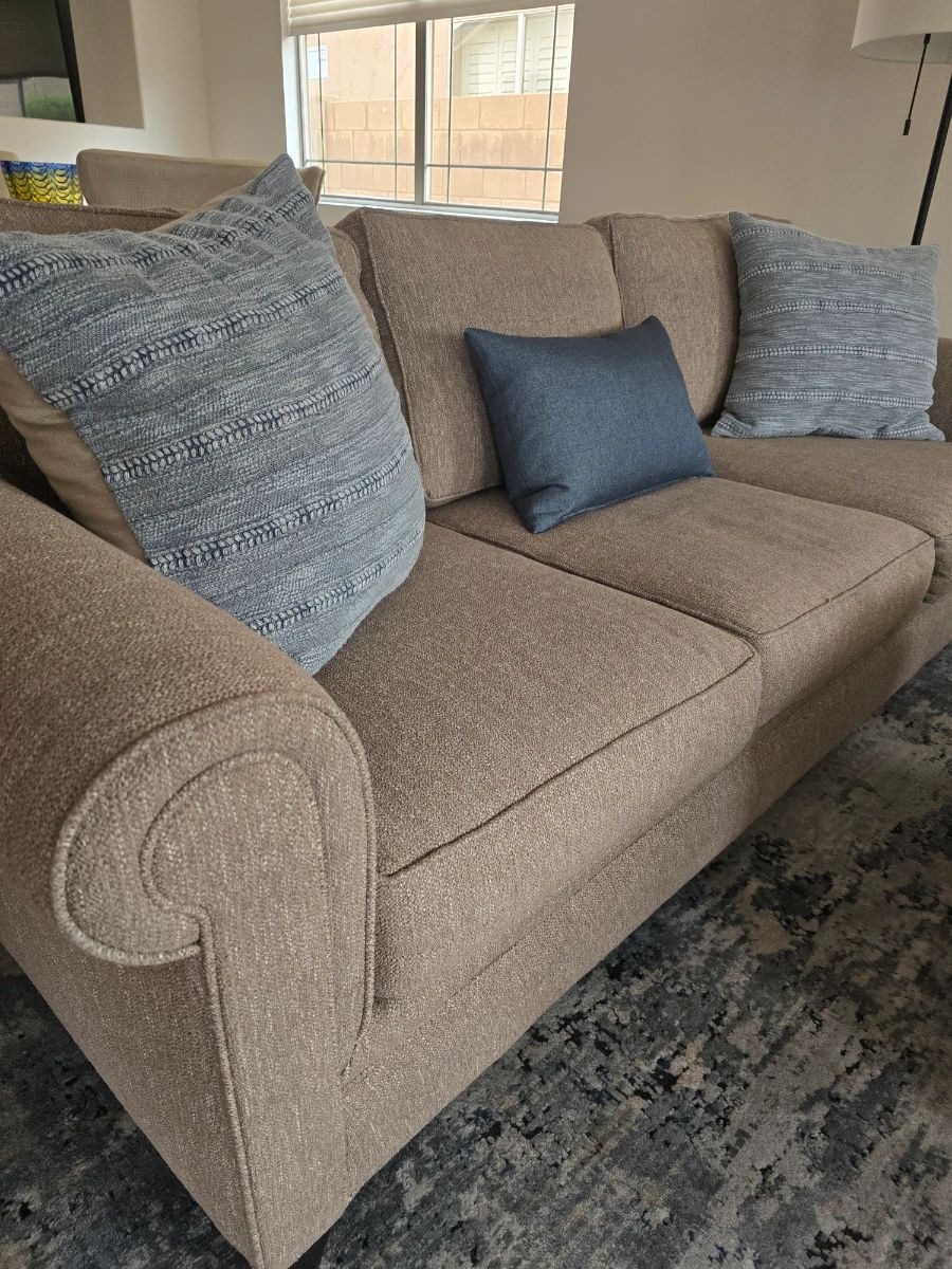 Banhart beige sofa/pillows