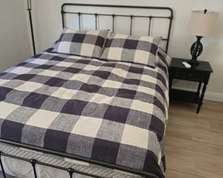 Queen metal bed with mattress/end table & lamp