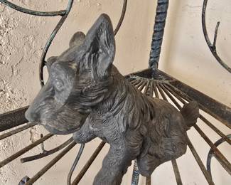 Metal scottie