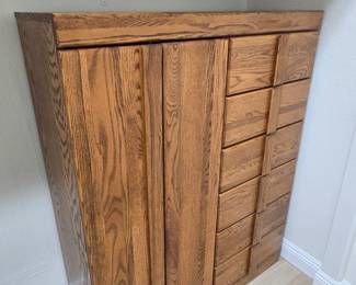 Entertainment cabinet
