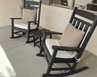 2 Top notch rocking chairs with padding