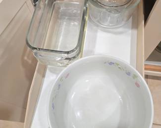 Pyrex & bowls