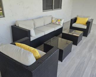 5 PC wicker patio set (couch, 2 chairs & 2 tables