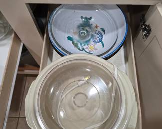 Crock pot & bowls