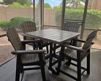 Fairen Trail outdoor high top patio table with 4 chairs (excellent condition & newer!
