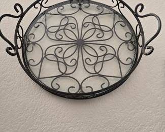 Wired metal circular tray with glass