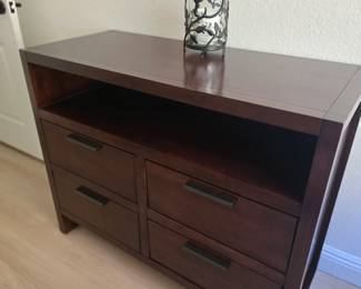 Entertainment cabinet with drawers