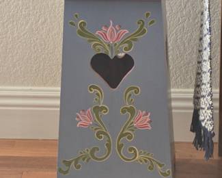 Painted small heart stand