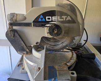 Delta circular saw