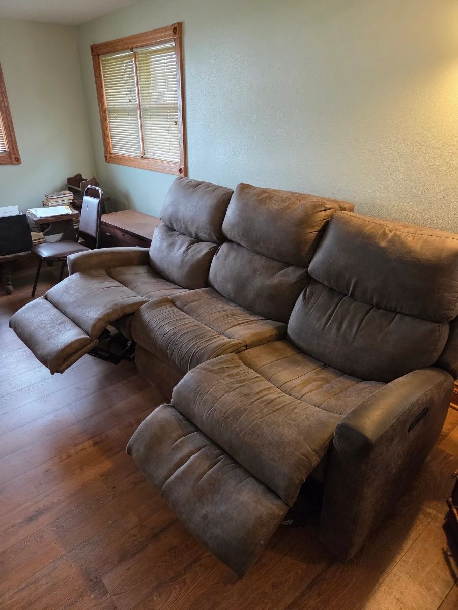 Sofa with dual electric recliners
