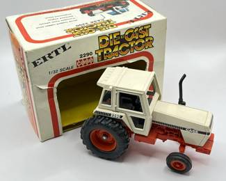 ERTL 2290 CASE die-cast tractor with box