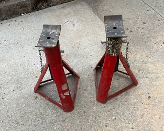 Floor jacks