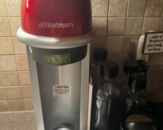 Sodastream with 4 bottles