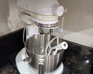 KITCHENAID STAND MIXER