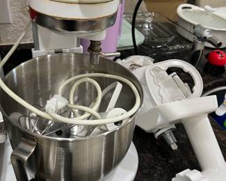 KITCHEN AID WITH LOTS OF EXTRAS