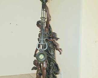 Vintage Crosa Quartz Pendelum Clock