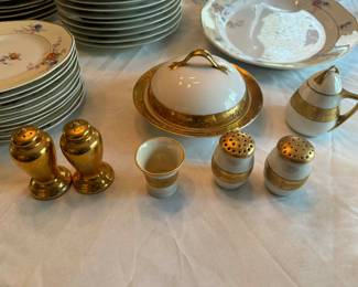 China, covered Butter Dish
