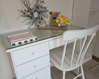 Cute desk & chair