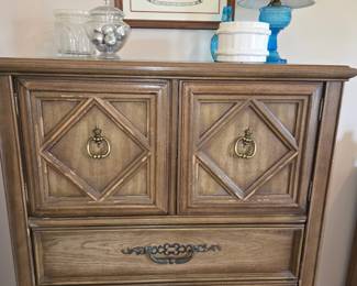 Chest of drawers
