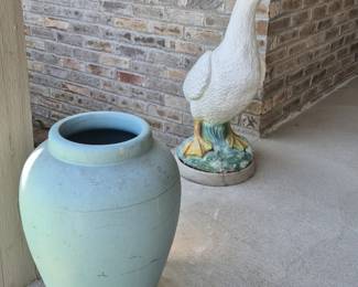 Goose comes with a tub of clothes