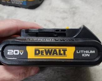14 / 25  DEWALT 20V MAX Battery, Compact 1.5Ah (DCB201)