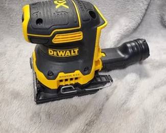 DEWALT 20V MAX XR Brushless Cordless 1/4 Sheet Variable Speed Sander