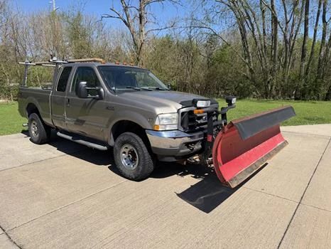 Ford F-250 Super Duty 10 Cylinder Double Cab Truck with Snow Plow