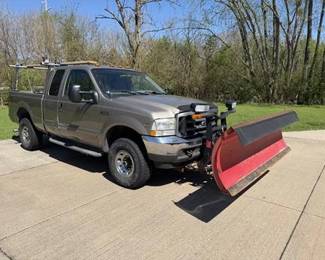 Ford F-250 Super Duty 10 Cylinder Double Cab Truck with Snow Plow