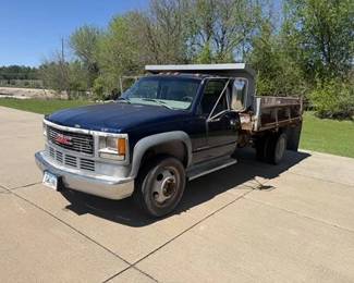 GMC Sierra C3500 HD Truck with Hydraulic Dump
