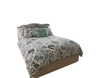 Queen Upholstered Bed w Drawers