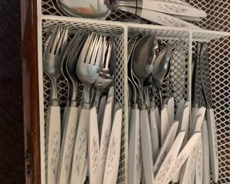 Kayson’s “Golden Rhapsody” Flatware