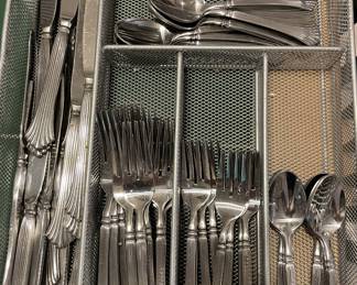 Lg set stainless flatware 