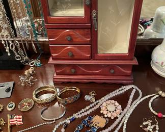 Costume jewelry 